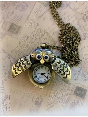 Antiqued Yellow-Metallic Mechanical Functioning Owl Watch Pendant Necklace Chain